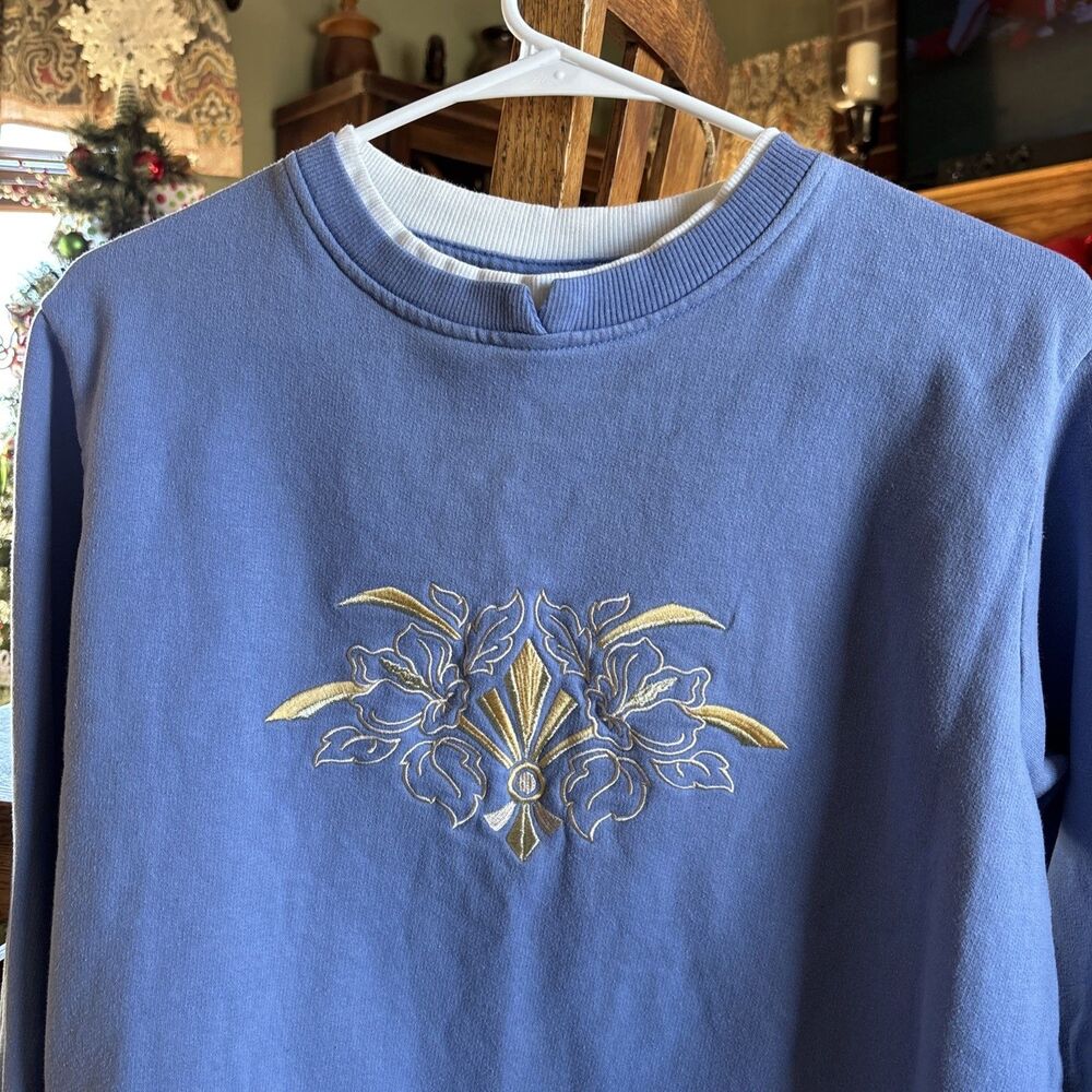 Pembrook Womens Embroidered Sweatshirt Medium Grandma Floral Blue  Vintage